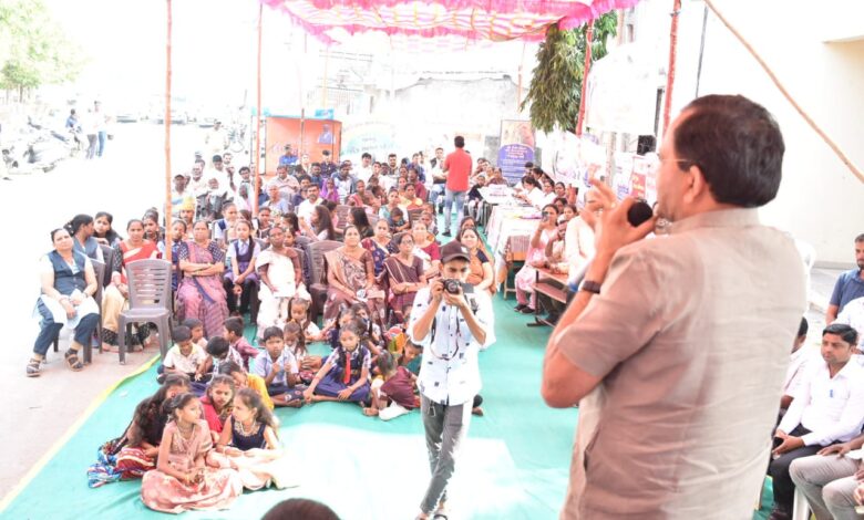 મહાનુભાવોના હસ્તે કેન્દ્ર અને રાજ્ય સરકારની વિવિધ કલ્યાણકારી યોજનાઓના લાભોનું વિતરણ
