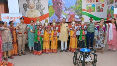 વિકસિત ભારત સંકલ્પ યાત્રાના રથનું ભવ્ય સ્વાગત કરતા બારડોલી તાલુકાના રાયમ ગામના ગ્રામવાસીઓ: