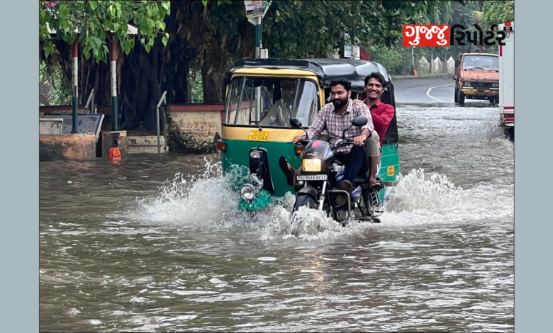 It rained intermittently in Surat city on the third day as well