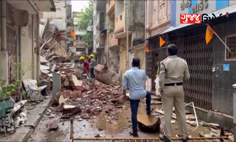 Saurabh is the mother of Jarjar and he is the father of