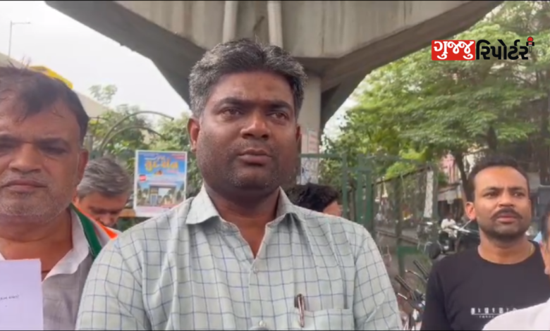 There is a huge crowd outside the city of Saurashtra whose memories are a delight to know about