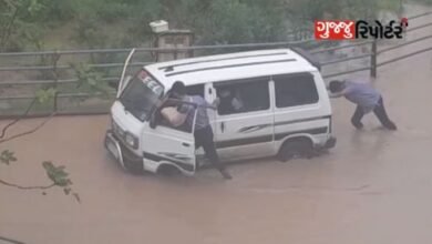 Surat: Althan area incident - school van stuck in water