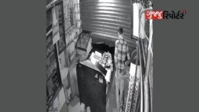 A theft incident came to light in Varachha area of ​​Surat last night.